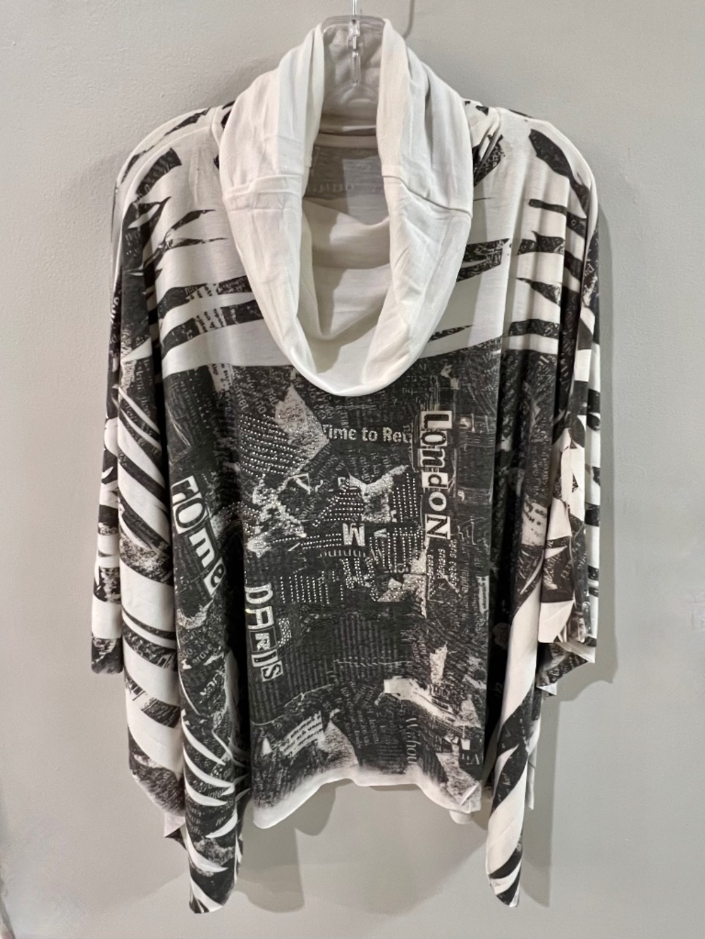🎀 Cowl Neck Cape NWOT - One Size 🎀